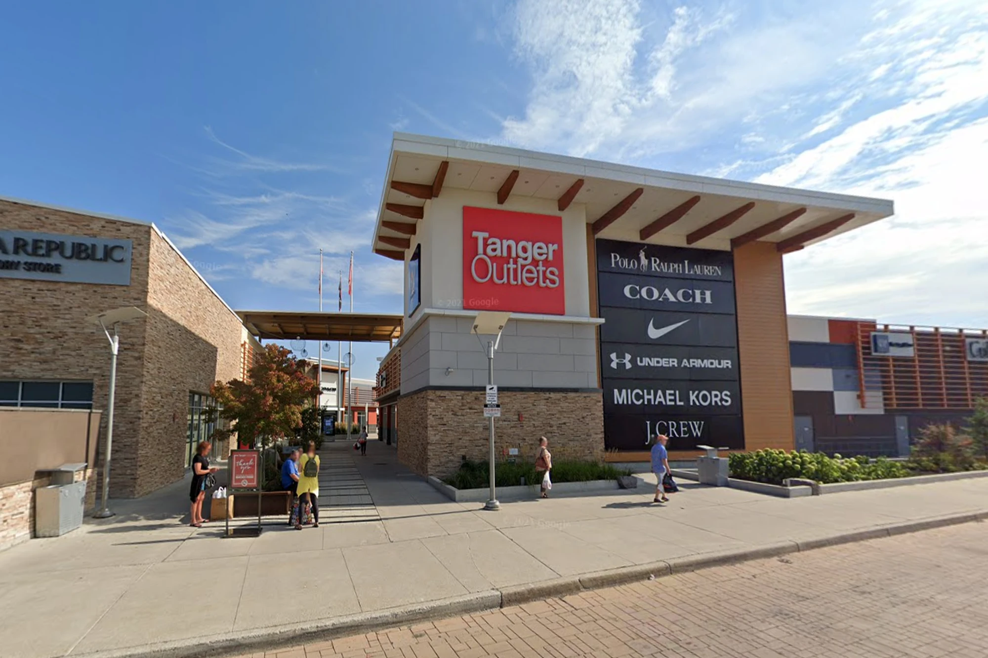 Tanger_Outlets_Ottawa_2000x1333